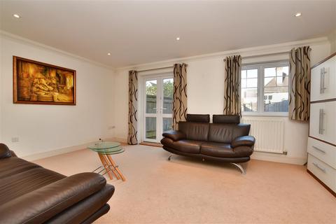 2 Spire Place, Warlingham, CR6 9LW