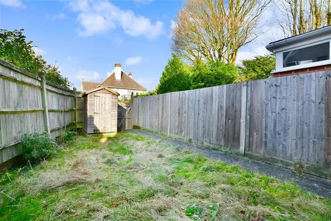 2 Spire Place, Warlingham, CR6 9LW