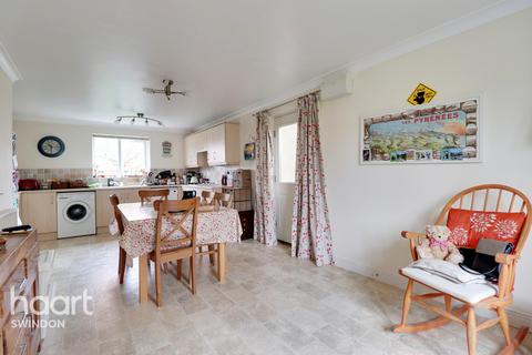 2 Apollo Close, Oakhurst, Swindon, SN25 2JB