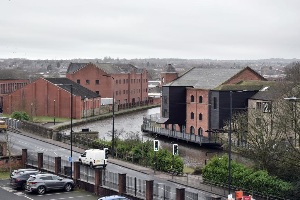 Heritage Way, Wigan WN3 2 bed apartment £595 pcm (£137 pw)