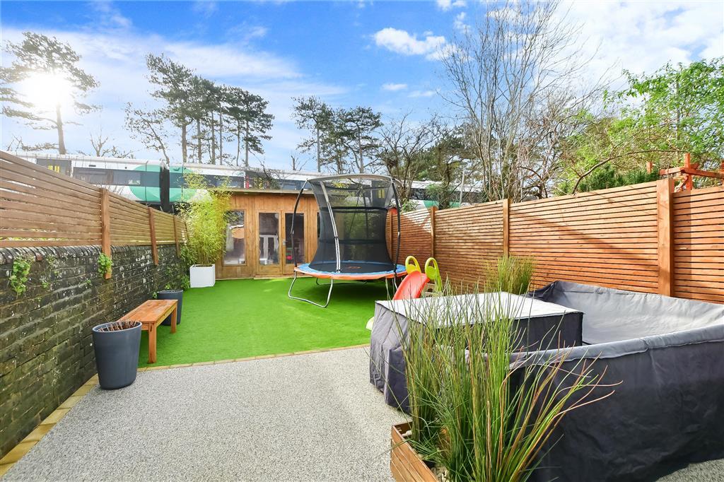 Albany Road, Crawley, West Sussex 2 bed end of terrace house £325,000