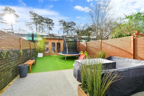 56 Albany Road, Crawley, RH11 7BZ