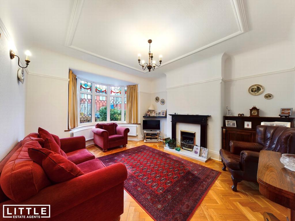 East Close, Eccleston Park, L34 3 bed semidetached house £285,000