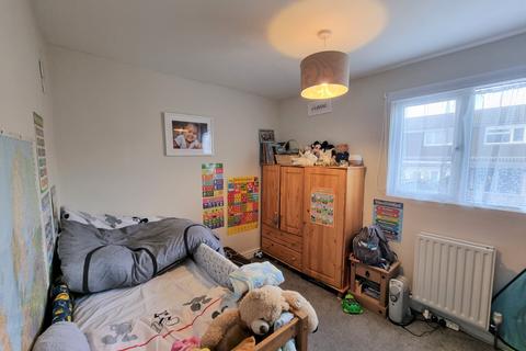 35 Bishopdale, Bracknell, RG12 7RY