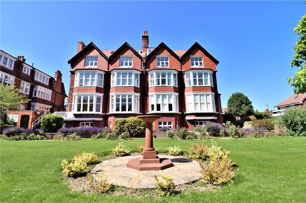 Blackwater Road, Meads, Eastbourne, BN20 2 bed apartment for sale £