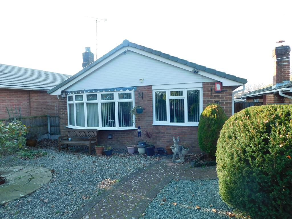 Frost Lane, Hythe SO45 3 bed detached bungalow £369,000