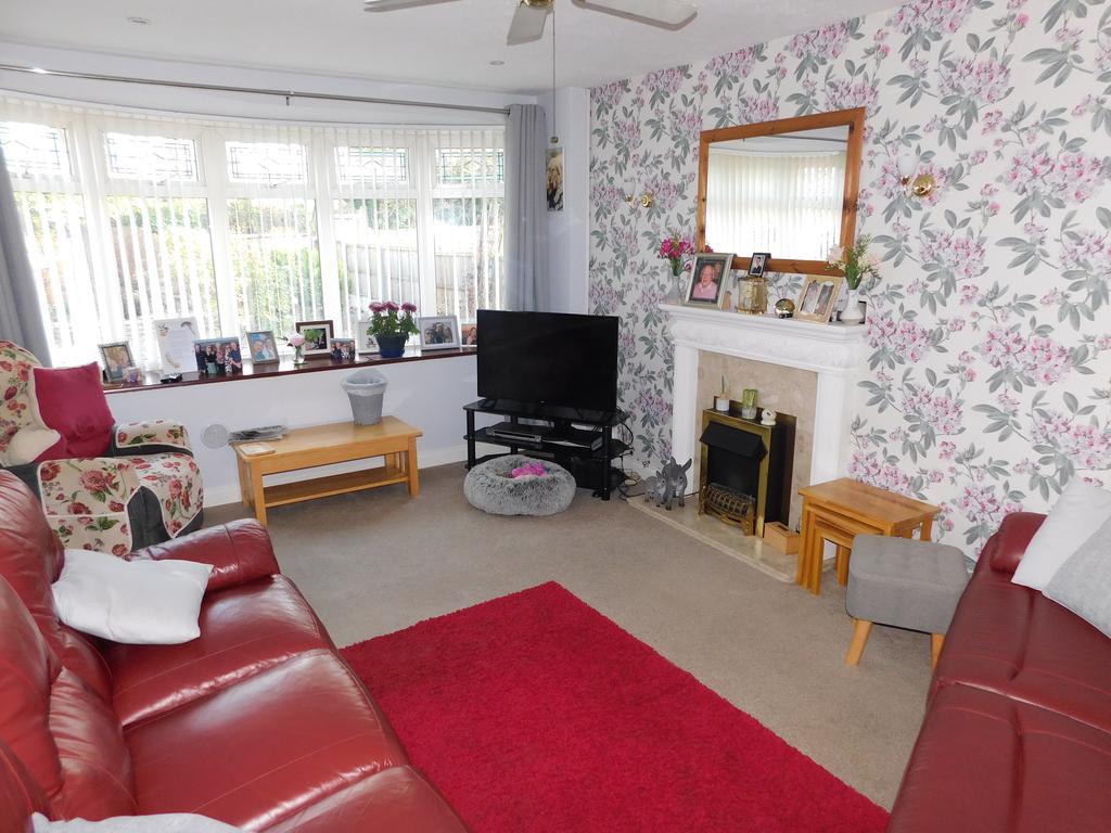 Frost Lane, Hythe SO45 3 bed detached bungalow £369,000