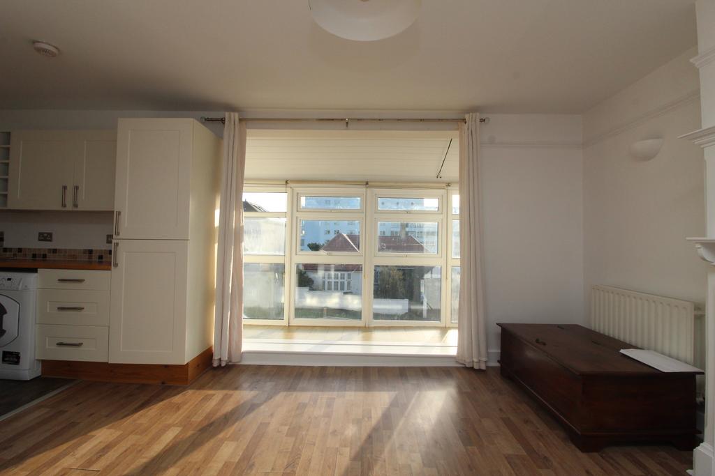 Apartment in Brighton - View 3
