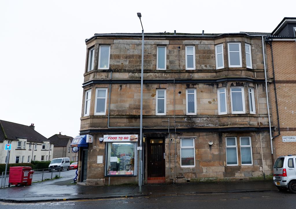 Paisley Road, Barrhead G78 1 bed flat £62,500