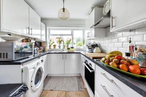 48 Bennett Close, Cobham, KT11 1AJ