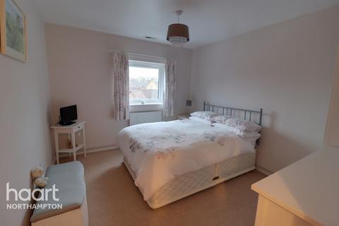 42 Eden Close, Northampton, NN3 6NS