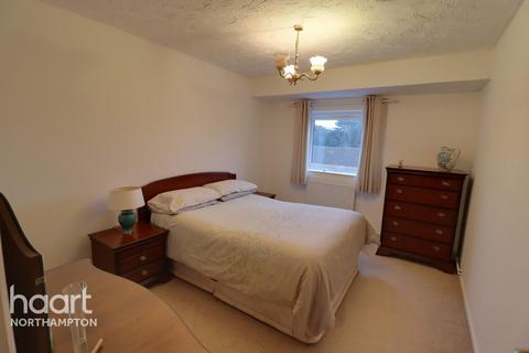 42 Eden Close, Northampton, NN3 6NS
