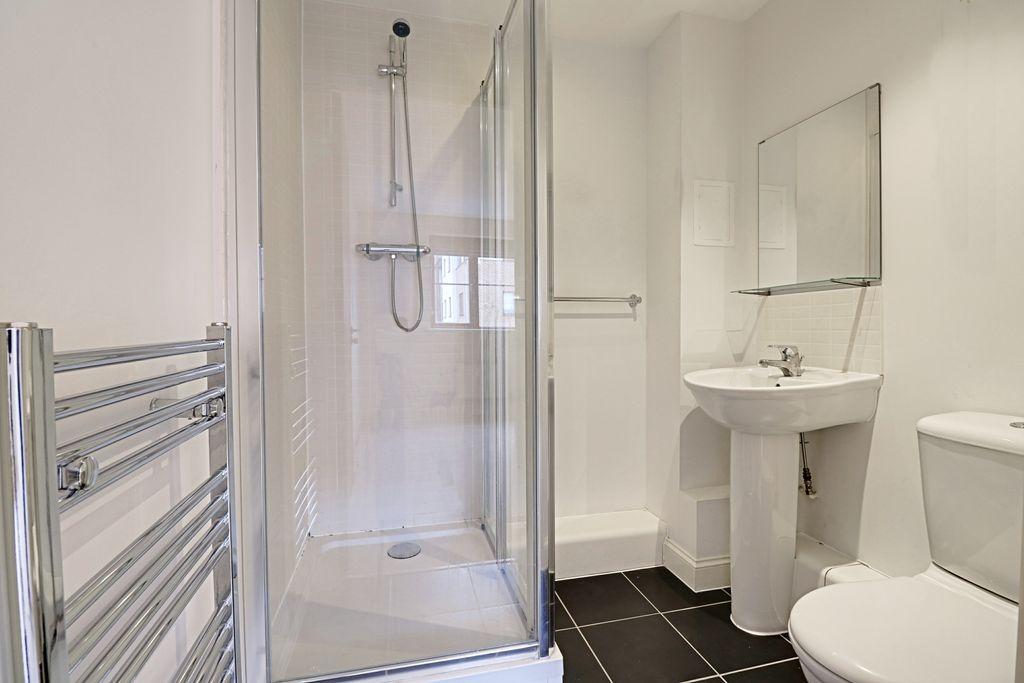 Ensuite to Bed 1
