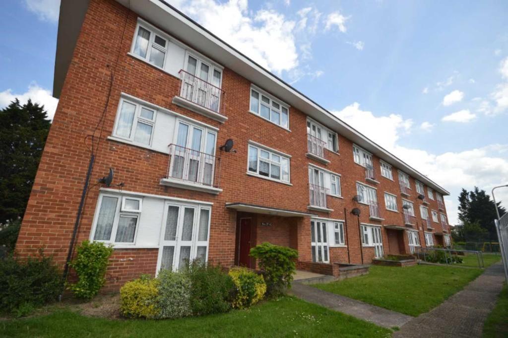 Mount Pleasant, Ilford Lane, Ilford, IG1 1 bed flat £1,100 pcm (£254 pw)