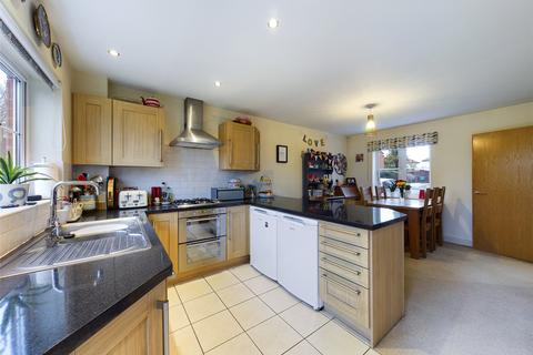 7 Barton Close, Innsworth, Gloucester, GL3 1FA