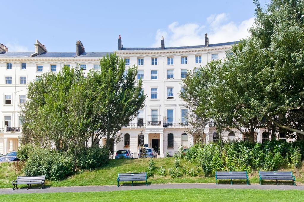 Adelaide Crescent, Hove BN3 2 bed apartment £700,000
