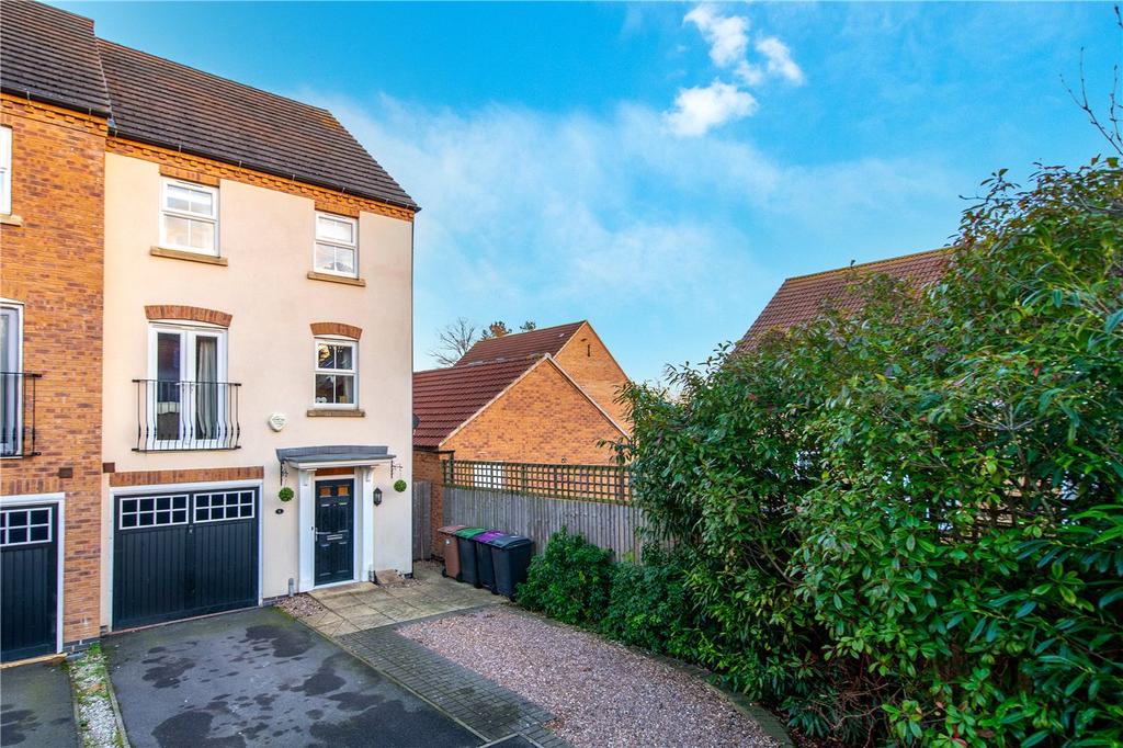 Renfrew Drive, Greylees, Sleaford, NG34 3 bed semidetached house £225,000