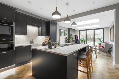 56 Fairlight Road, London, SW17 0JD