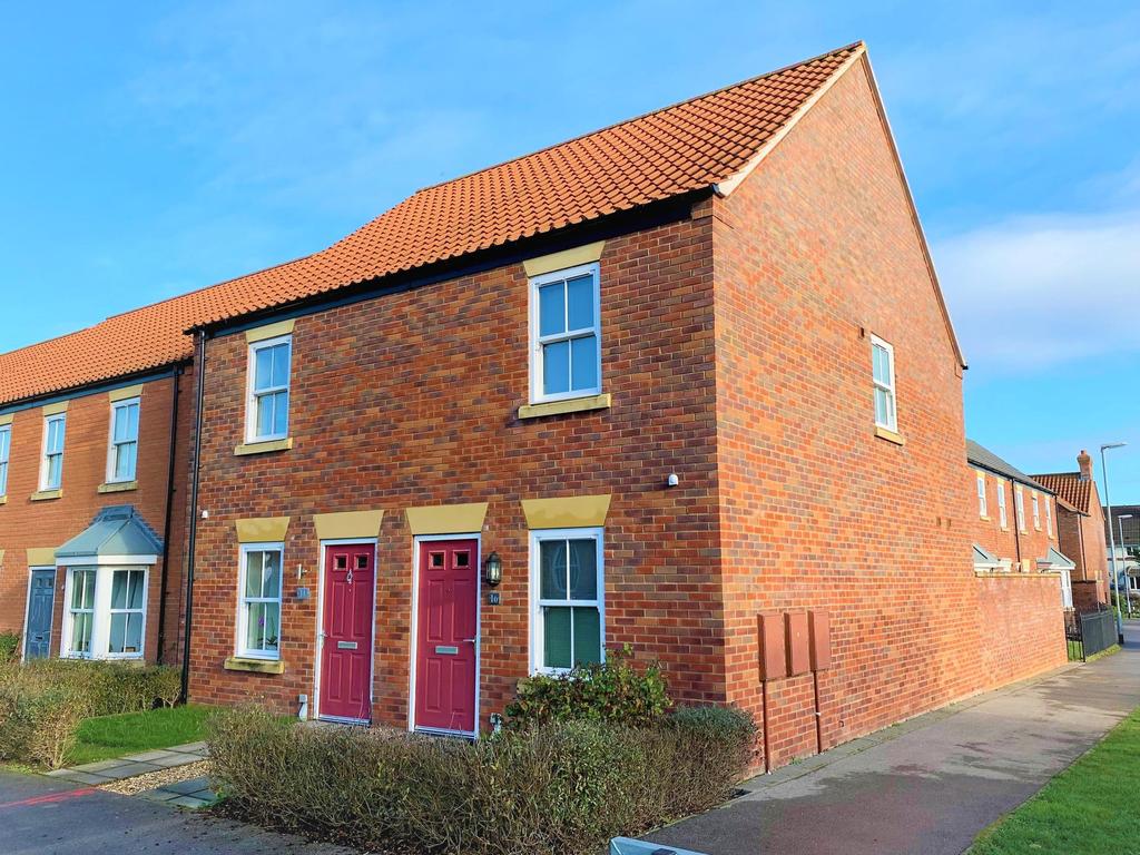 Hazel Walk, Alford, LN13 2 bed semidetached house £130,000