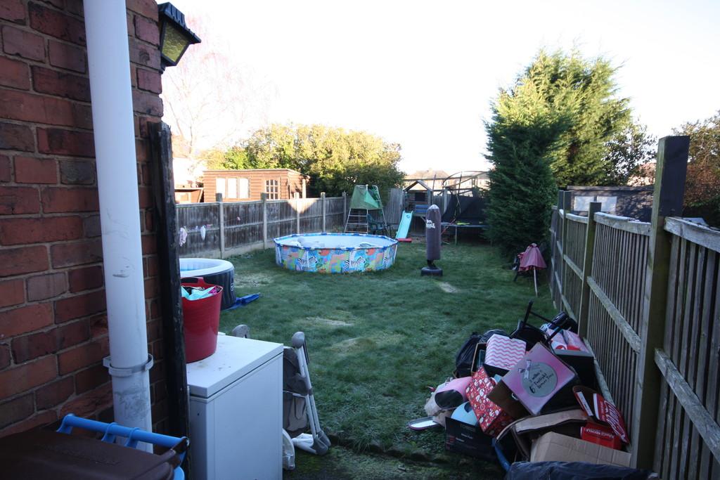 Northfield Way, Retford 3 bed semidetached house £125,000