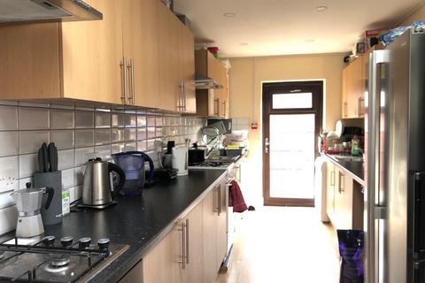 1 bedroom in a house share to rent, All Bills Included Double Room In Goodmayes IG3