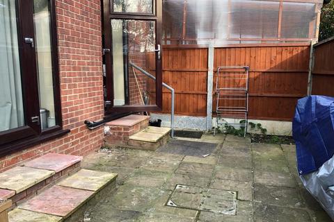 1 bedroom in a house share to rent, All Bills Included Double Room In Goodmayes IG3