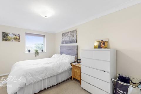 Flat 17, Campania Building, 1 Jardine Road, London, E1W 3WD
