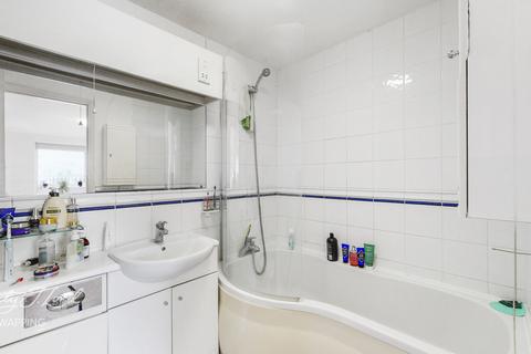 Flat 17, Campania Building, 1 Jardine Road, London, E1W 3WD