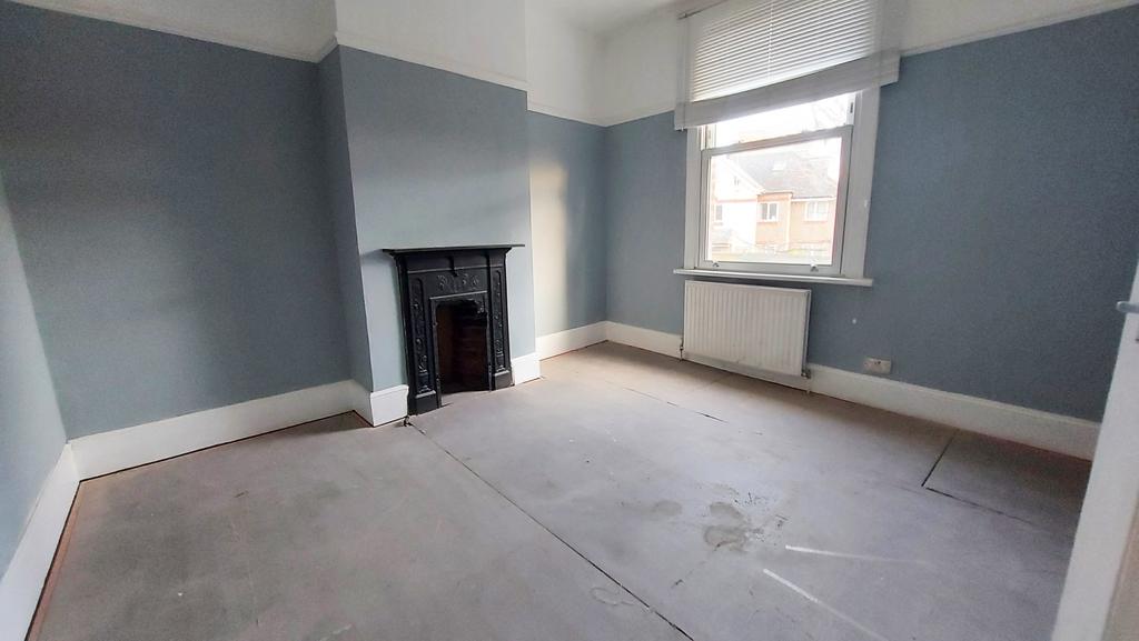 Leslie Road, N2 2 bed £1,800 pcm (£415 pw)