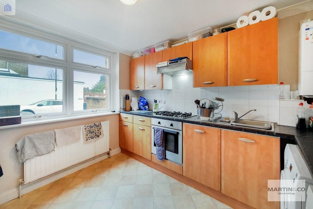 Chelsham Road, South Croydon 2 bed ground floor £270,000