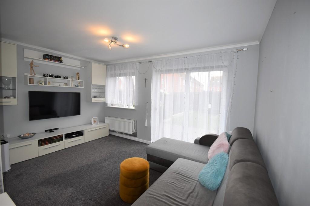 Oak Avenue, Goole 3 bed semidetached house £135,000