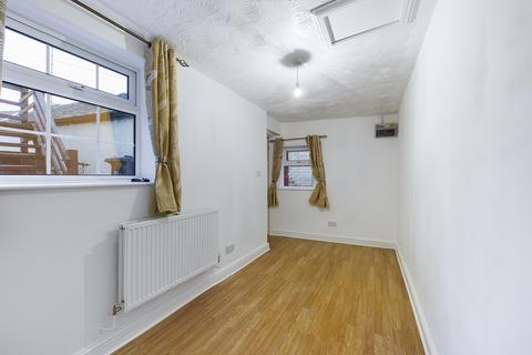 Ground Floor Flat, 28 Bridge Street, Uttoxeter, ST14 8AP