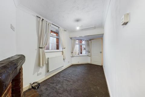 Ground Floor Flat, 28 Bridge Street, Uttoxeter, ST14 8AP