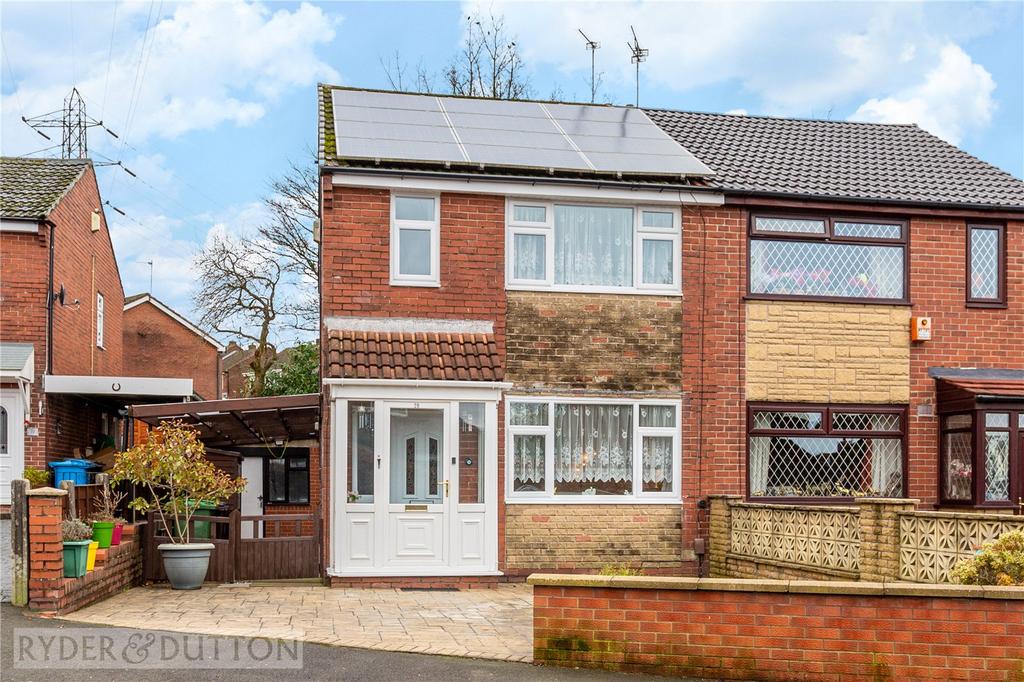 Oak Avenue, Royton, Oldham, OL2 3 bed semidetached house £225,000