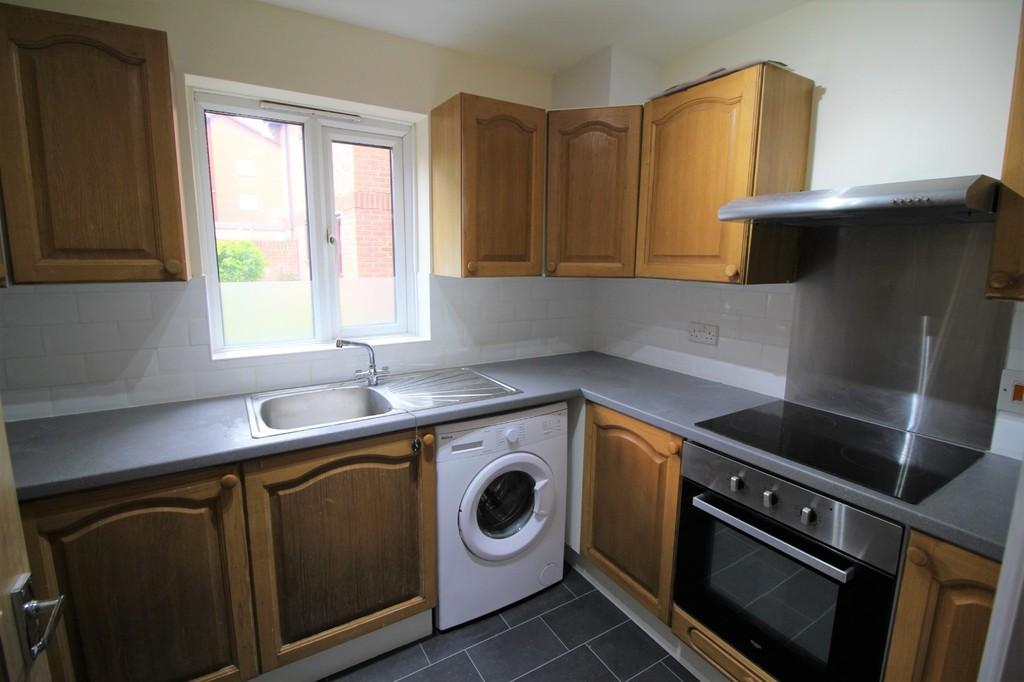 Whitworth Crescent, Southampton 2 bed ground floor flat £850 pcm (£196 pw)