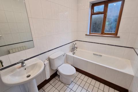 undefined, Elstree Road, Bushey Heath