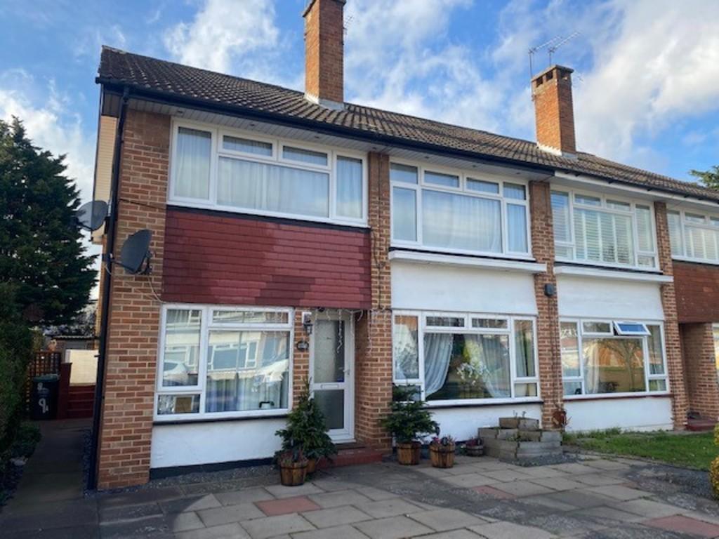 Oak Grove, SunburyonThames 2 bed £1,500 pcm (£346 pw)