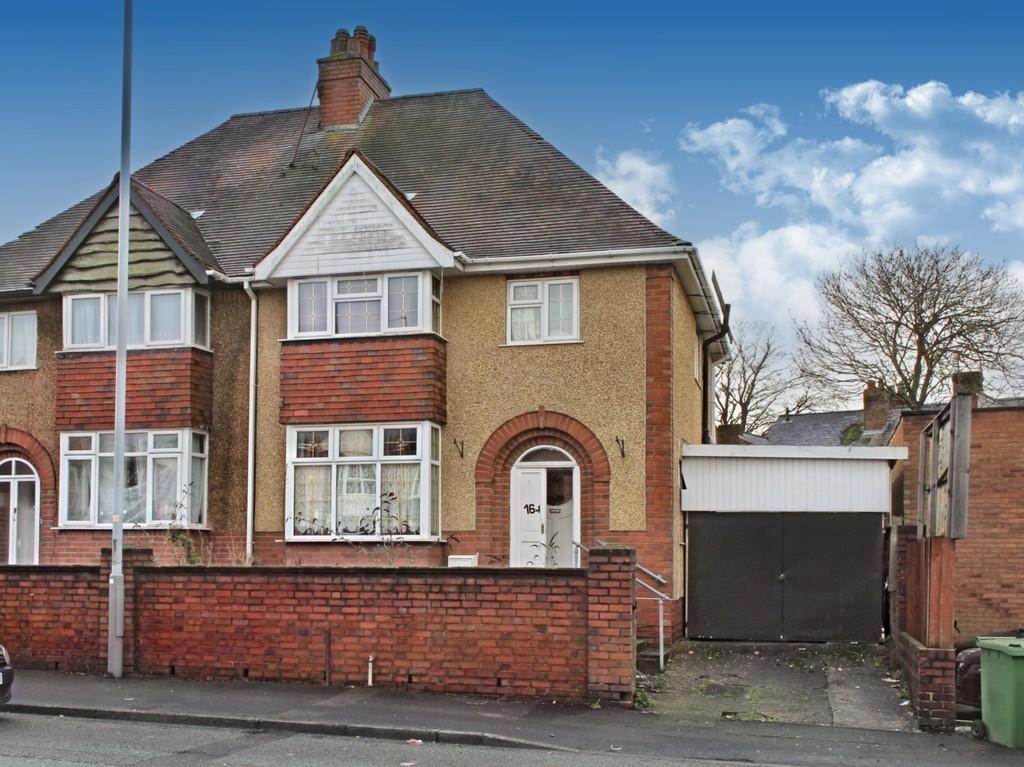 Newhampton Road West, Wolverhampton 3 bed semidetached house £165,000