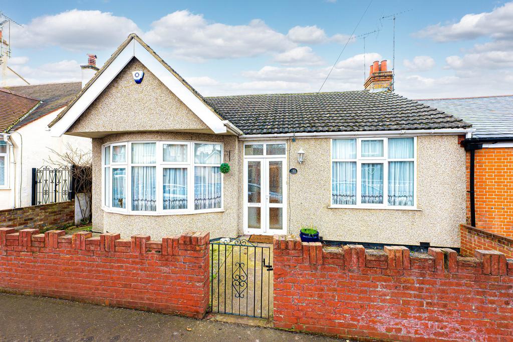 Inverness Avenue, Westcliffonsea, SS0 3 bed semidetached bungalow