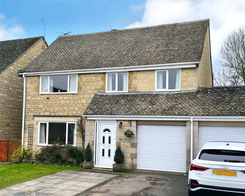 Alexander Drive, Cirencester, GL7 5 bed link detached house £475,000