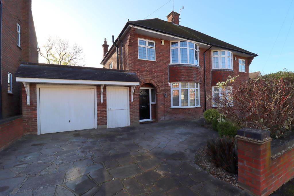 Honeygate, Old Bedford Road Area, Luton, Bedfordshire, LU2 7EP 3 bed
