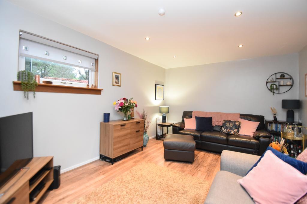 Lomond Crescent, Condorrat... 3 bed end of terrace house £115,000