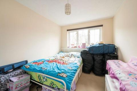 2 bedroom flat to rent, Sigrist Square, Kingston upon Thames, KT2 6JY