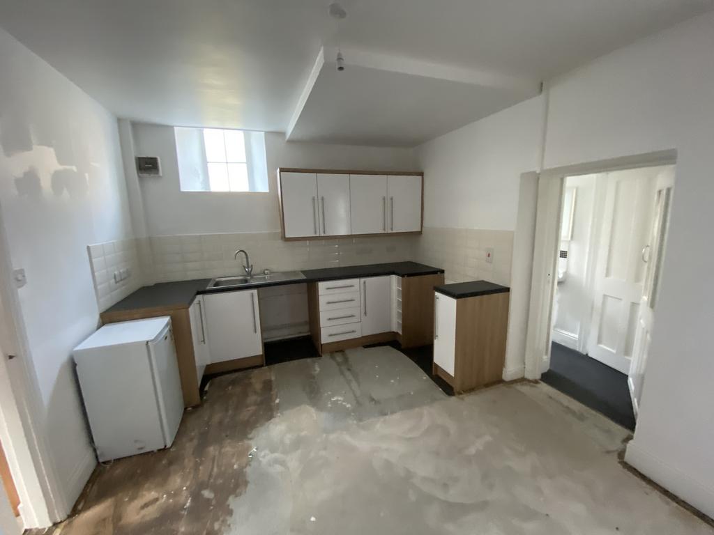 Rear kitchen/salon or studio 2