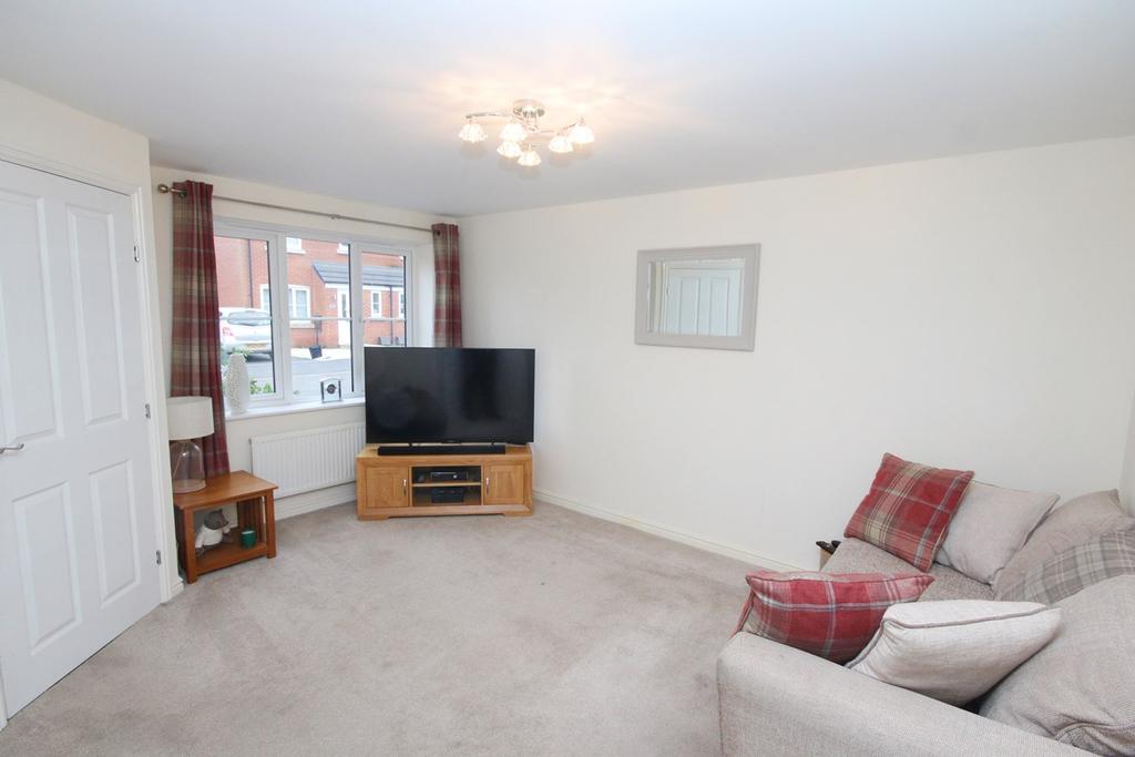 Helmsley Close, NewtonleWillows, WA12 3 bed semidetached house £
