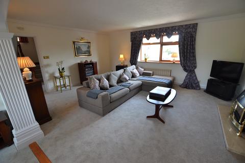 4 bedroom detached house to rent - Lincoln Road, Peterborough, PE1