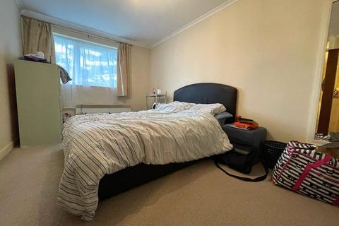 2 bedroom apartment to rent, Broadlands Court, Wokingham Road, Bracknell, Berkshire, RG42