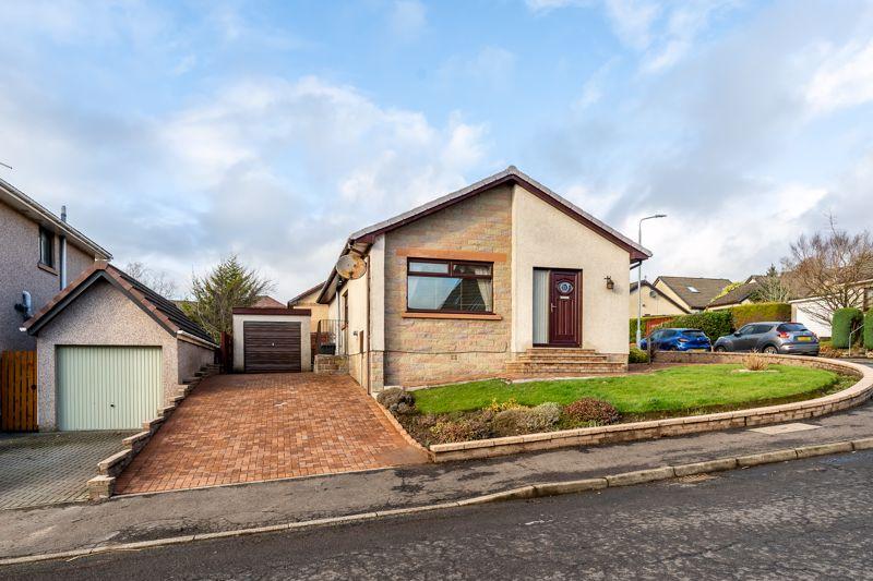 37 Holmhead Road, Cumnock, KA18 1AF 3 bed detached bungalow £170,000