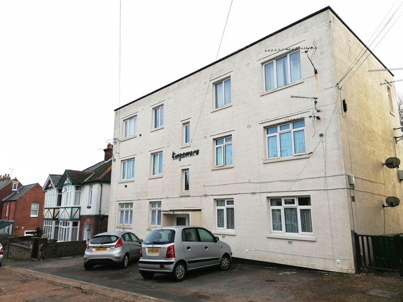 Coronation Road, Cowes 2 bed apartment £135,000