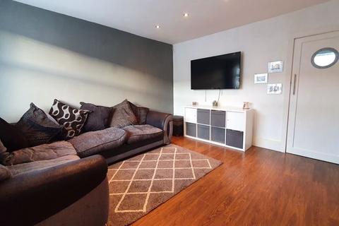 2 bedroom end of terrace house for sale - Meadowbank Road, Hull